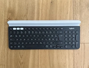 Logitech K780 Kabellose Bluetooth Tastatur, QWERTZ Layout, mit Halterung - Bild 1 von 1