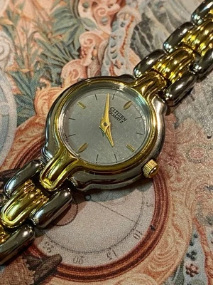 Reloj Citizen Mujer 20MM - 5920-S57308- 2 Tonos Oro/Plata Excelente Estado Foto 1 de 4