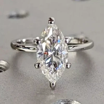 Anillo solitario de compromiso de corte marquesa de 6,00 quilates enchapado en oro blanco de 14 quilates Foto 1 de 4