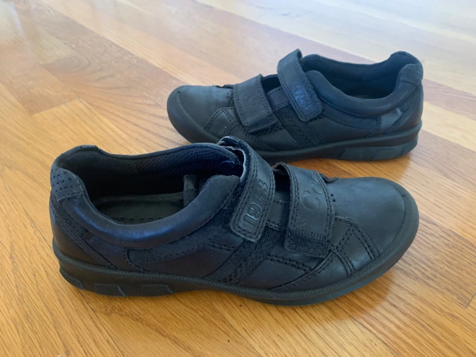 ECCO Little Boys Kids Black Leather Sneakers Casual Shoes Grip Strap Sz 3 EUR 34 - Image 1 of 4