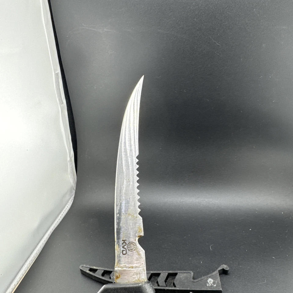 Cuchillo de filete de acero inoxidable Mustad KVD alemán de 6 pulgadas con funda 📦 Foto 1 de 4