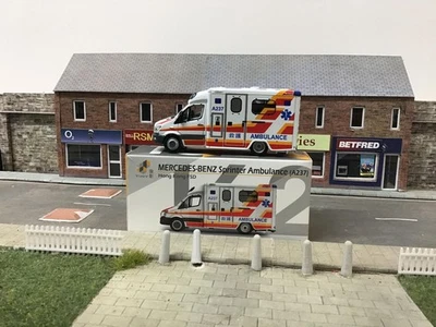 1/76 Mercedes-Benz Sprinter HKFSD Ambulance (A237) Tiny Diecast — 第 1/4 张图片