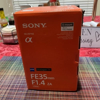 Sony ZEISS Distagon T * FE 35mm F1.4 ZA Lens SEL35F14Z - Image 1 of 2