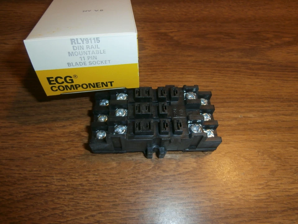 11 Pin Blade DIN Rail Relay Socket RLY9115 (=R95-115)Philips ECG,NOS - Image 1 of 4