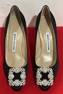 Manolo Blahnik Hangisi Black Satin Pointed Toe Jewel Buckle Pump EU 37 - US 7 - Picture 1 of 14