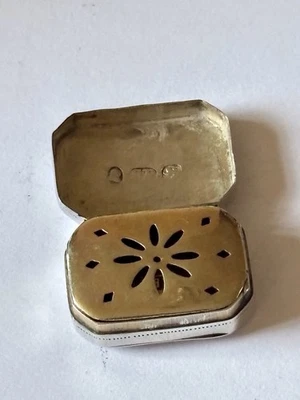 Vinagreta dorada plateada curva George III Birmingham 1790 Samuel Pemberton Foto 1 de 4