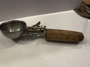 Vintage 8" Large Ice Cream Scoop #1 Wood Handled Made in Japan Quick Trigger - Picture 1 of 7