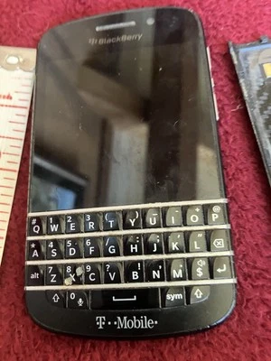 Teléfono celular Blackberry Q10 T-Mobile como está pieza de chatarra Foto 1 de 4