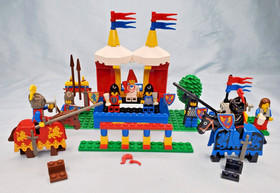 LEGO Castle: Knight's Challenge 1584 100% complete except for 2 feathers