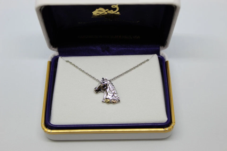 Colar Landstrom's Black Hills prata dourada cabeça de cavalo, estilo MRL03761 - Imagem 1 de 4