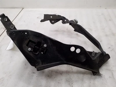 2006 2007 2008 2009 2010 2011, Mercedes-Benz CLS500, soporte delantal de faro derecho Foto 1 de 4