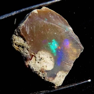 Opale etiope multicolore originale grezzo non tagliato grezzo 14,10 Cts 15x18x10 mm BR43 - Foto 1 di 7