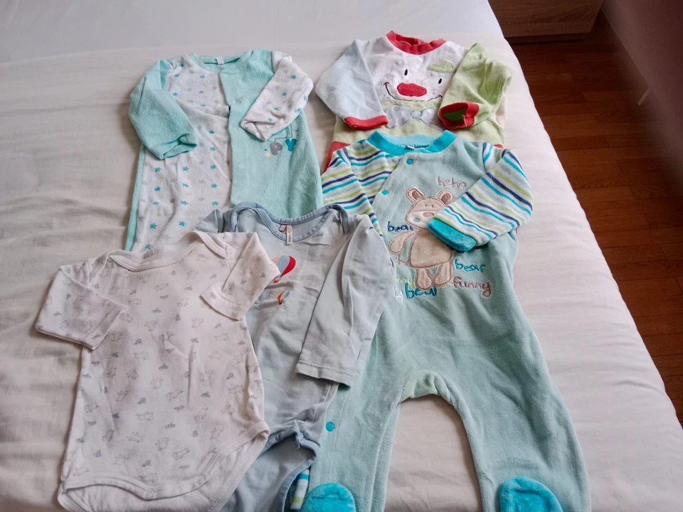 lot de vêtements taille 12 mois TRES BON ETAT - Photo 1/1