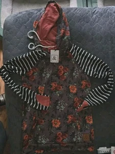 Neu mit Etikett Mädchen geblümtes Langarm-Kapuzenshirt Designed With Love Reißverschluss Oberteil Größe Small  - Bild 1 von 9