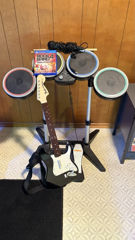 Paquete Rock Band 4 para PS4 - Batería Inalámbrica, Guitarra Fender Inalámbrica, Funciona Foto 1 de 1