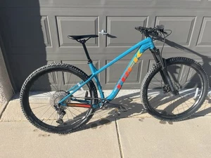 Trek Roscoe 2022 Mountain Bike Rare Color way L Frame - Picture 1 of 6