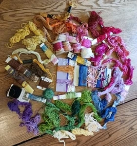 VINTAGE embroidery thread, mixed colors. Estate collection. Incl. 3 Wood Spools. - Picture 1 of 17