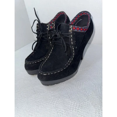 Botas de tornozelo femininas de camurça preta com cadarço tamanho 10 acabamento colorido - Imagem 1 de 4