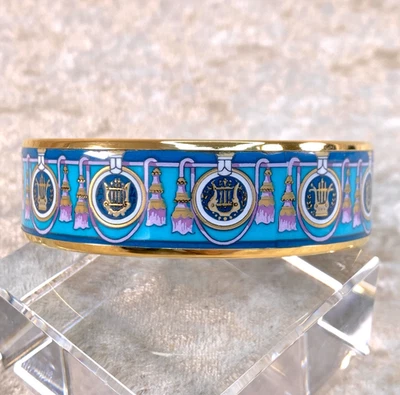 Brazalete Brazalete Vintage Hermes Esmalte Azul Claro Borla Borla Borla Borla Oro Talla 65 Foto 1 de 4