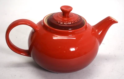 Tetera Le Creuset 24 oz gres cerámico rojo cereza pequeña SIN INFUSOR Foto 1 de 4