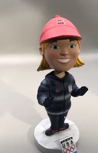 Team USA Vancouver 2010 Ragazza Bobblehead CHIP ON BILL OF HAT - Foto 1 di 6