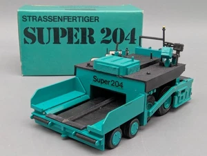Baumaschinen Modell 1:50 Gescha Conrad Vögele Straßenfertiger Super 204 mit OVP - Bild 1 von 12