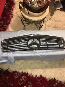 73-89 MERCEDES R107 450SL 450SLC CHROME GRILL 1078881523 GENUINE OEM - Picture 1 of 7