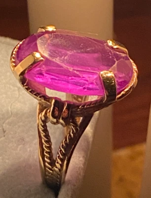 Lovely Vintage, lab-created Alexandrite Sapphire set in  14k Gold Ring - Image 1 of 4