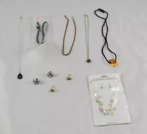Lote de 6 collares vintage en tono plateado dorado 2 pendientes perforados 1 tornillo q2o97 - Imagen 1 de 1