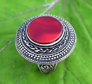 Anillo tribal Kuchi de piedra cornalina roja joyería bohemia afgana banda tallada étnica - Imagen 1 de 3