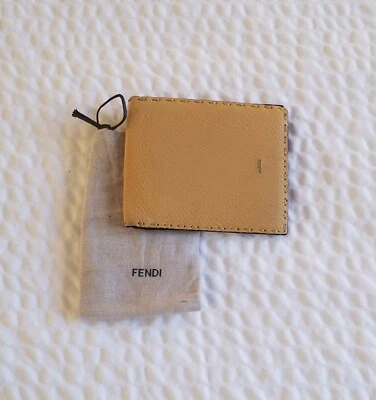 Fendi 男式钱包 Selleria 小牛皮革黄色棕色钯钉意大利  — 第 1/4 张图片