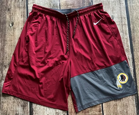 NIKE DRI-FIT NFL TEAM APPAREL WASHINGTON REDSKINS SHORTS MENS SIZE XXL EXCELLENT Cover