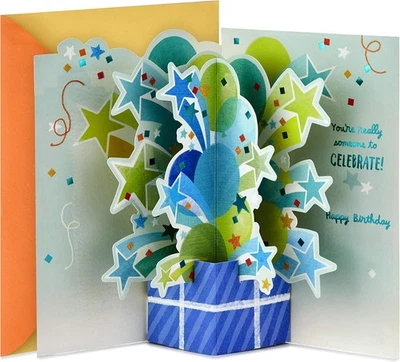 Tarjeta de cumpleaños emergente Paper Wonder (alguien a quien celebrar) Foto 1 de 4