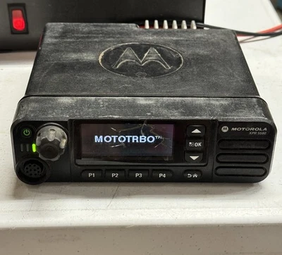 Motorola XPR5580 800/900 MHZ Connect Plus Trunking AAM28UMN9KA1AN Cracked Screen - Image 1 of 4