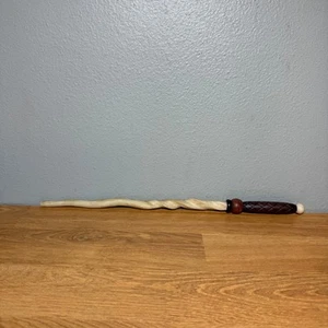 The Wizarding World of Harry Potter Interactive Wand Larch and Phoenix Feather - Picture 1 of 4