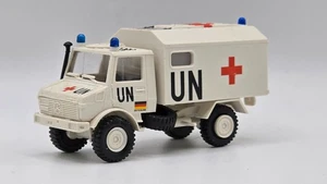 Unimog U1300 SAN-Koffer *Rotes Kreuz - UN* Roco 1281 + EVP + 1:87(H0) - Bild 1 von 5