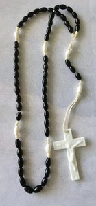 Vtg Black White Plastice Beaded Rosary Crucifix Cross Necklace 17.5" - Picture 1 of 4