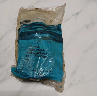 Conjunto de buje y sello Ford OEM D9ZZ-7548-B Foto 1 de 2