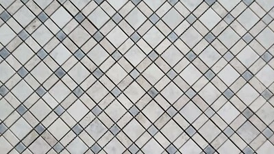 Azulejo de mosaico de mármol afilado a cuadros Carrara y Silver Shadow & Tahoe Foto 1 de 4