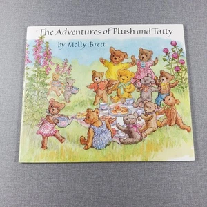 The Adventures of Plush and Tatty Molly Brett 1985 Illustrated Children's Book - Foto 1 di 7