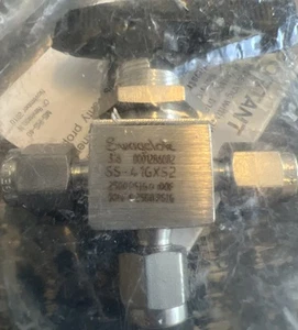 Swagelok SS-41GXS2 3-Way Ball Valve, Connections: 1/8" Swagelok Tube Fitting - Picture 1 of 2