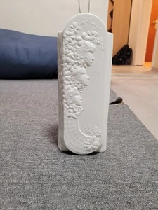 Kaiser Porzellan, weiß, Biskuitporzellan Vase, signiert M.Frey - Bild 1 von 5