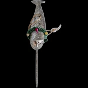 Handarbeit Papier gewickelt Narwal Ornament 7,25" Länge Silber Weiß Grün Kranz - Bild 1 von 5