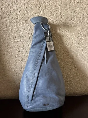 Mochila The Sak Geo Sling en Cuero, Diseño Convertible, Mediana Marítima Foto 1 de 4