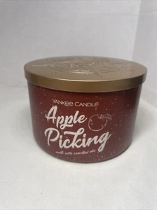 Yankee Candle 3-Wick 18 oz Apple Picking Essential Oils RARE VHTF - Picture 1 of 5