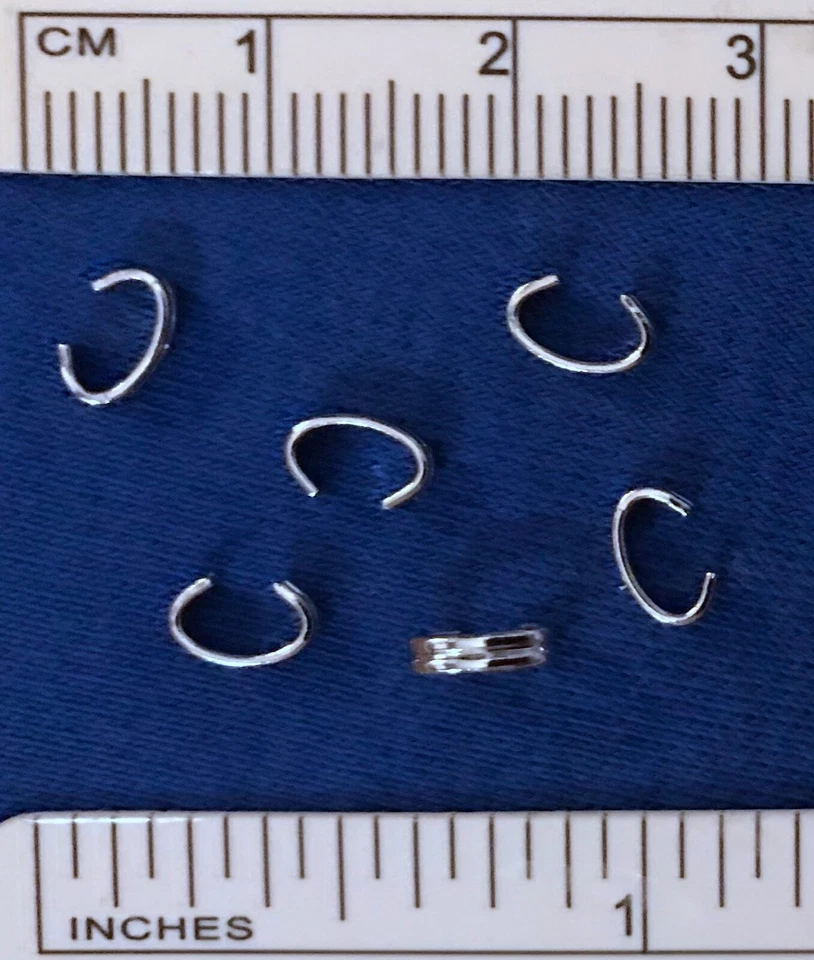 Juego de 6 GUARDIANES DE HEBILLAS con CRESTA para Cordones de 1/8" en Modelo Caballo Escala 1:9 PLATEADO Foto 1 de 1