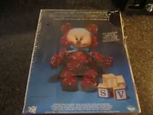 VINTAGE ZOOGLE BABY BEAR SOFT SCULPTURE ANIMAL CRAFT KIT #1801 - Picture 1 of 6