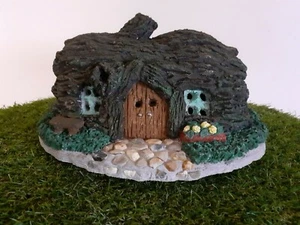 Fairy log house indoor / outdoor sculpture - lights up - Picture 1 of 7