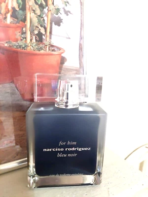 Narciso Rodriguez For Him Bleu Noir 3,3 OZ Eau de Toilette spray extremo Foto 1 de 4
