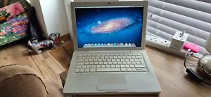 Macbook 13" Early 2008 A1181 4,1 Intel Core 2 Duo 2.4ghz 2GB 160GB Retro - Picture 1 of 11